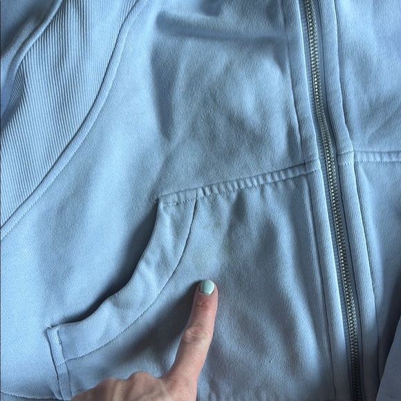 Lululemon Hooded Scuba - Picture 4 of 6